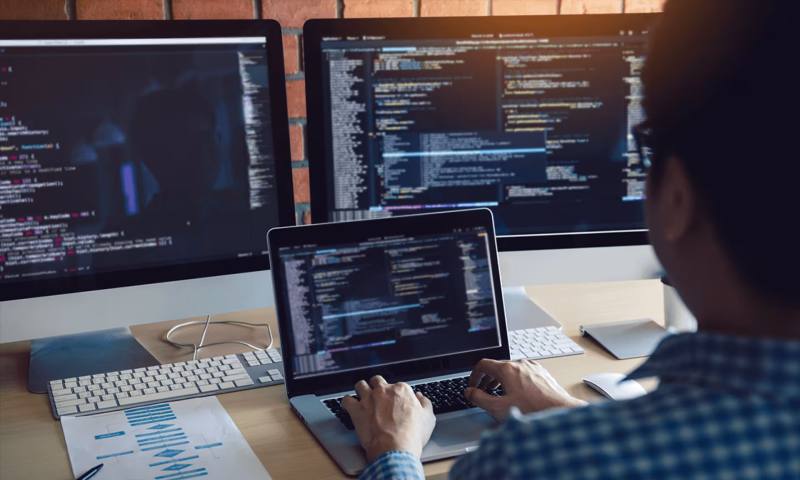数据科学选型:R与Python如何赋能江山市网站建设?
